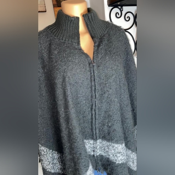 CAPE EXCELLENT CONDITIONS ONE SIZE - Picture 2 of 8